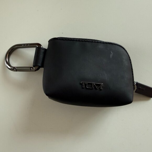 TUMI Black Leather Mini Pouch with Gunmetal Carabiner Clip — AirPods / Key Case - Picture 1 of 5